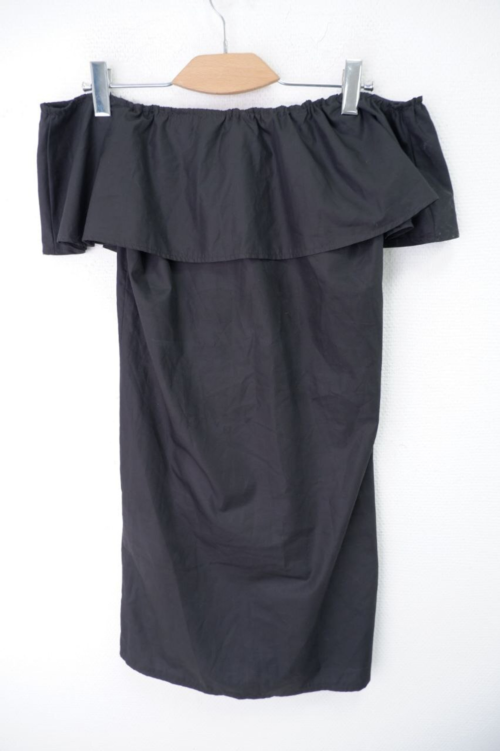 Платье с открытыми плечами 42-44 размер