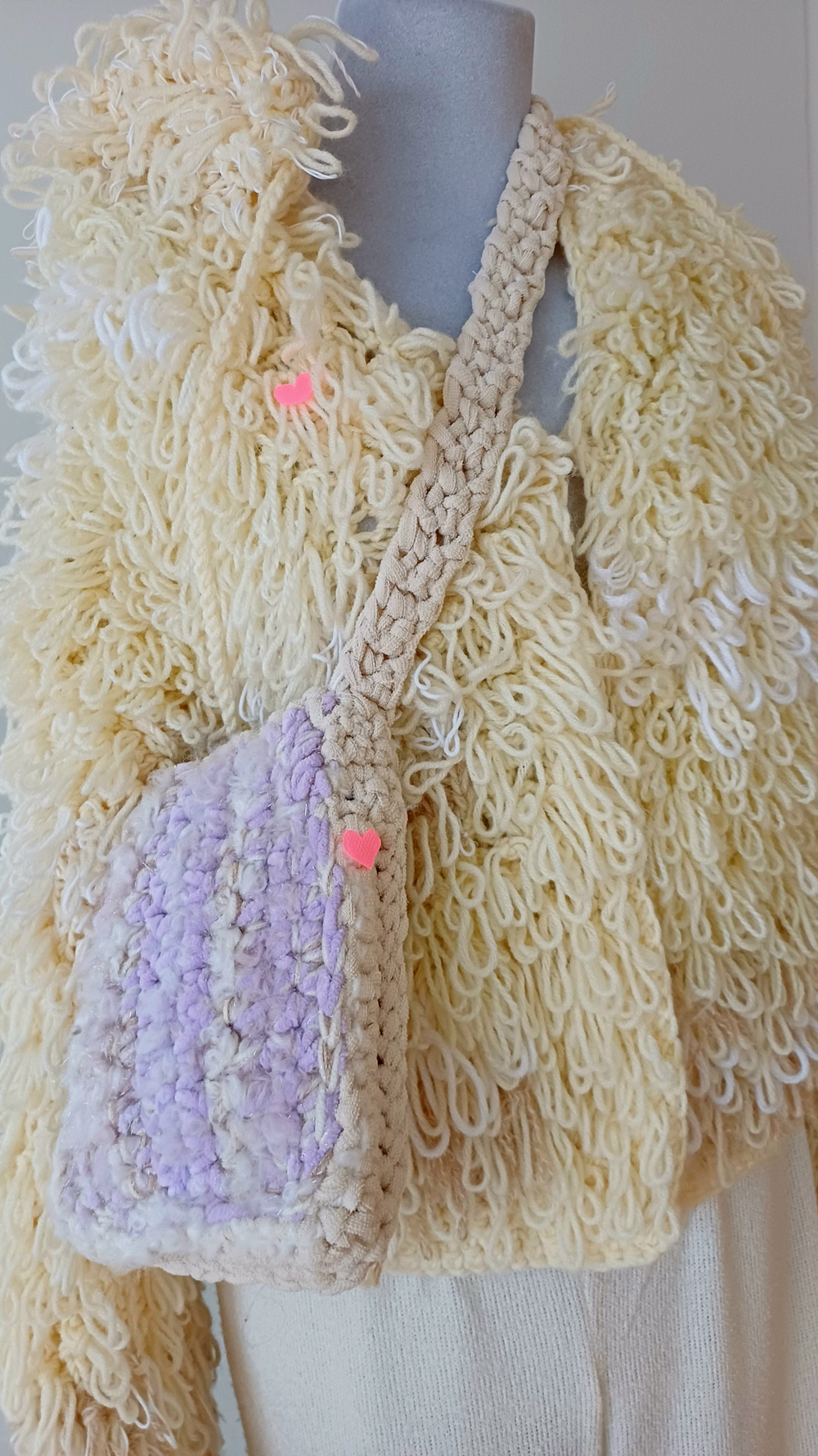 Сумка кроссбоди через плечо вязаная