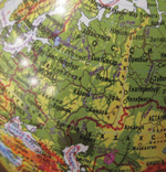 Физический глобус диаметром 150 мм.