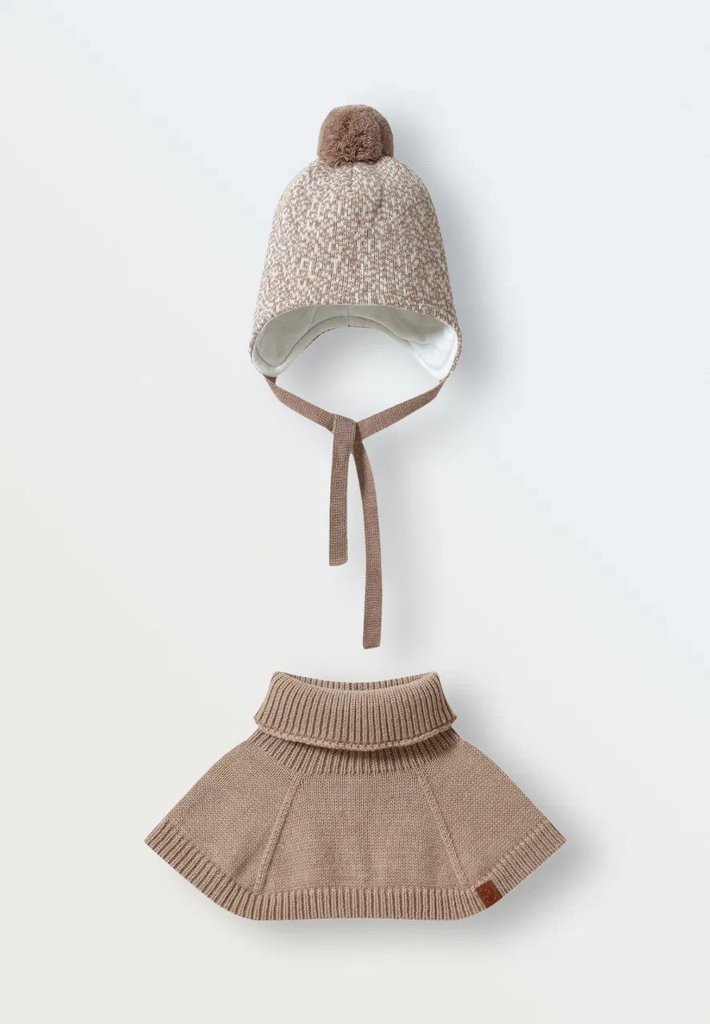 Зимний комплект шапка с манишкой