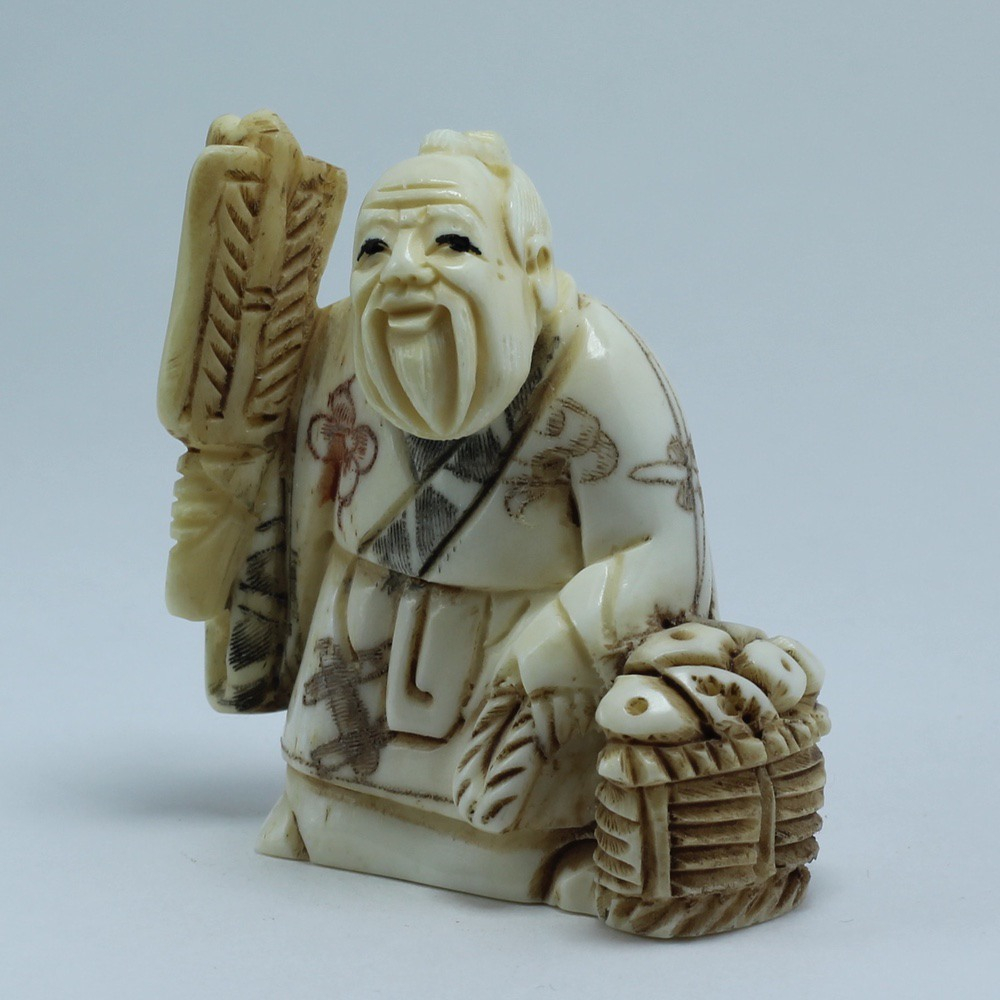 Эксклюзивная нэцкэ Монах с веером и корзиной рыбы