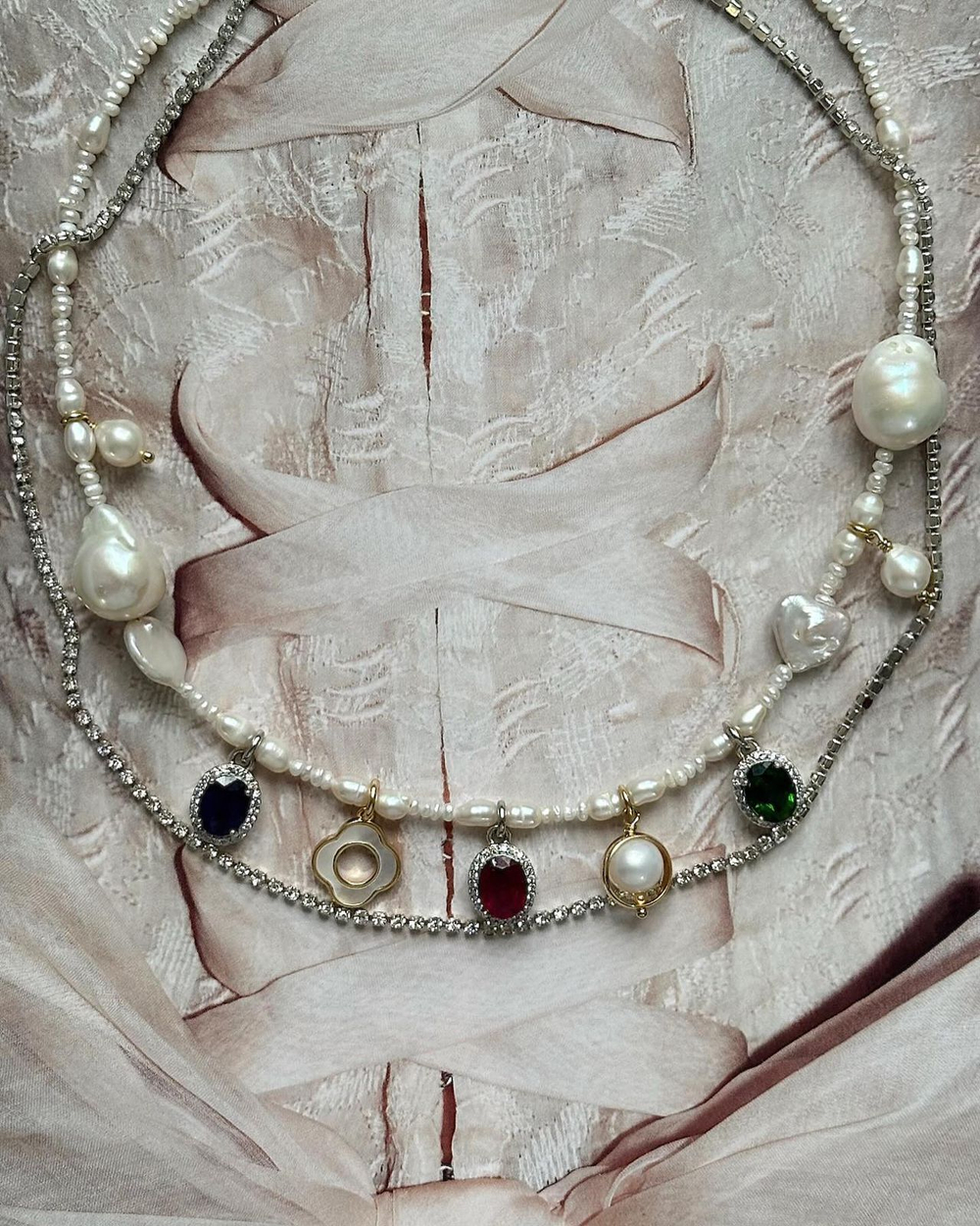 Колье с натуральными камнями