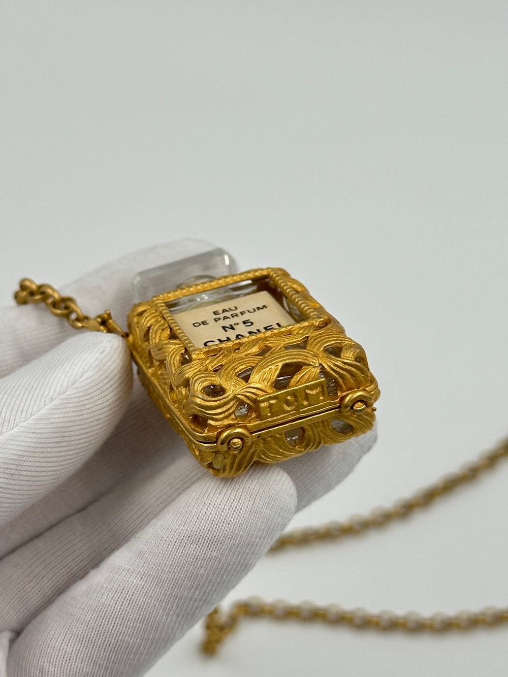 Кулон Chanel с духами Chanel №5