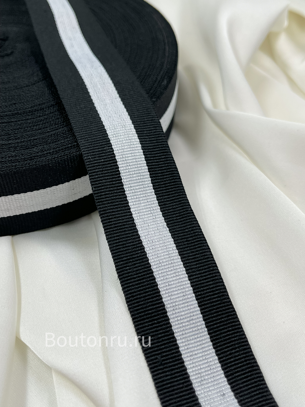 Лента репсовая 3 см черно-белая