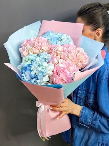 Букет из 5 гортензий