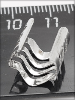 Клипса без прокола уха серебристая.