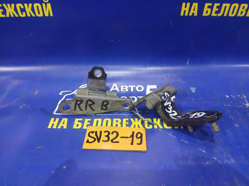 Петля двери задней правой TOYOTA VISTA 1990