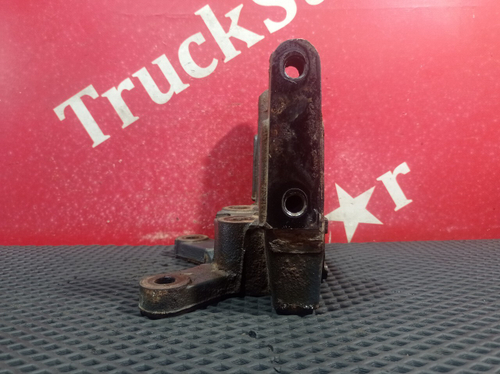 Кронштейн переднего бампера