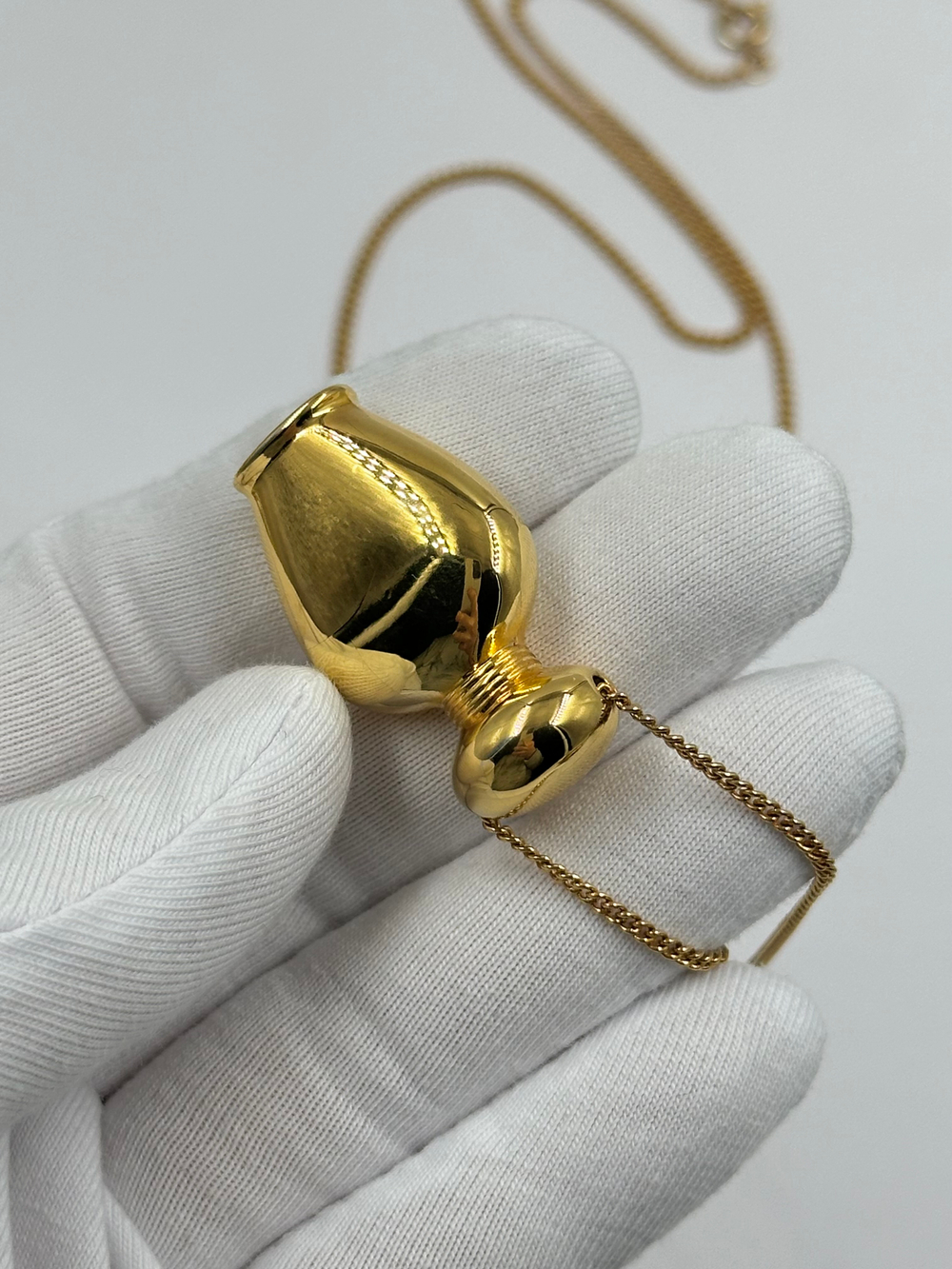 Кулон в виде флакона