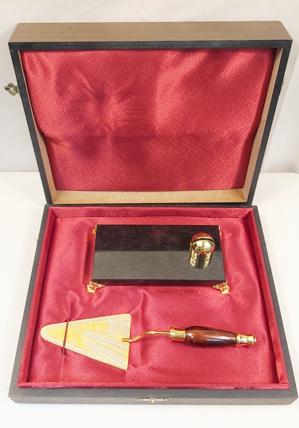 Подарок строителю " Сувенирный мастерок" малый на долерите