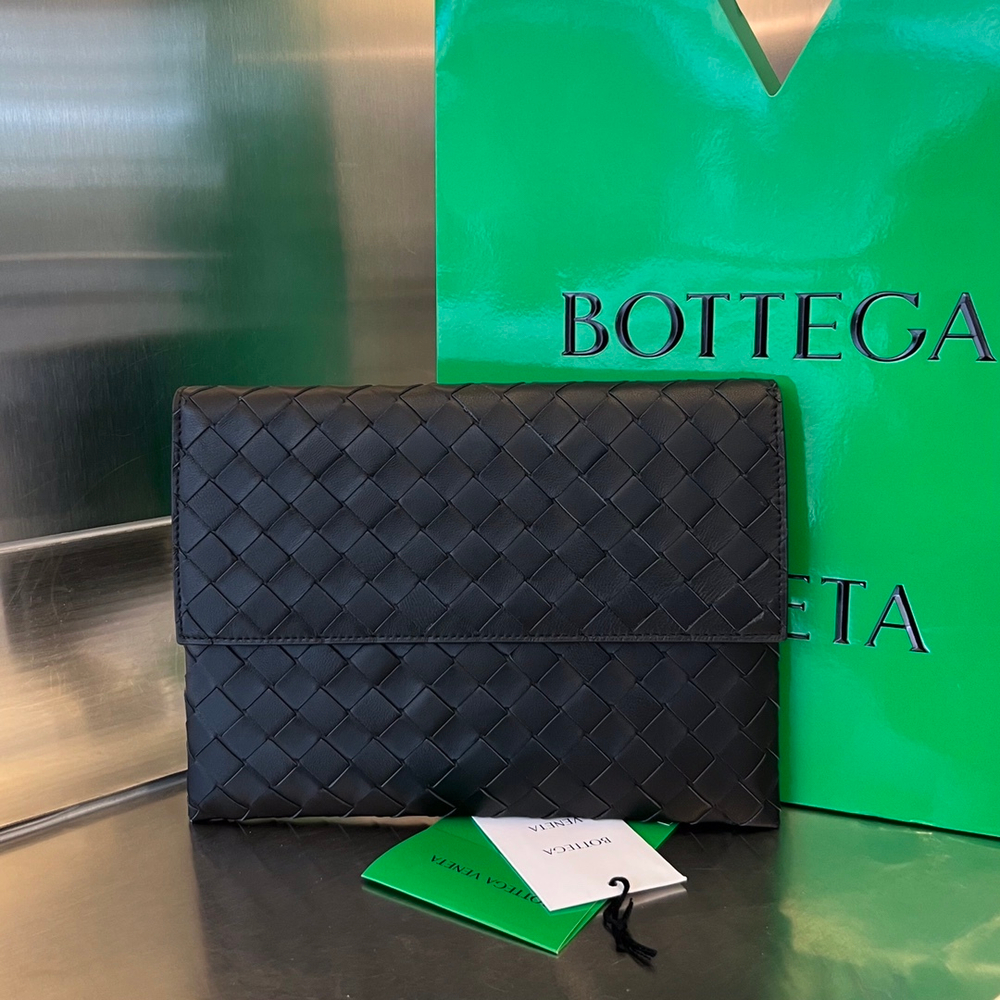 Bottega Veneta Flap Pouch 26 cm