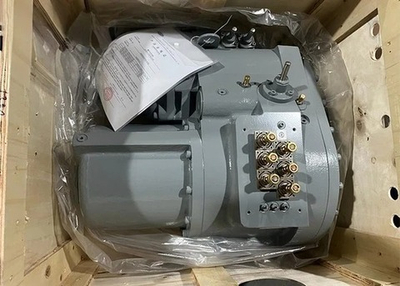 Винтовой полугерметичный компрессор Carlyle 06NW2250S7NA с мощностью 75 Hp