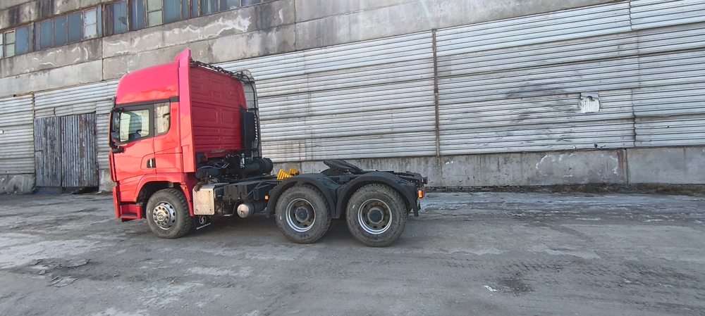 Shacman (Shaanxi) SX* 6x4 Седельный тягач SX42584V324 (Дизельный, 11,6 л, 423 л.с., МТ)