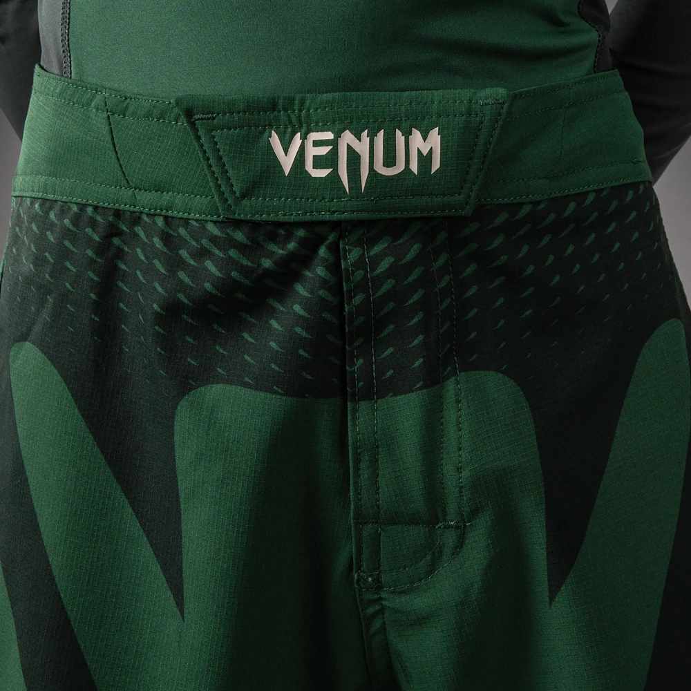 Детские шорты Venum Attack green/off white