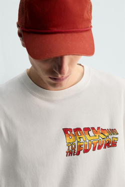 ZARA X DYLAN´S T-SHIRT CLUB ФУТБОЛКА С ИЛЛЮСТРАЦИЕЙ BACK TO THE FUTURE© UCS LLC AND AMBLIN, БЕЛЫЙ