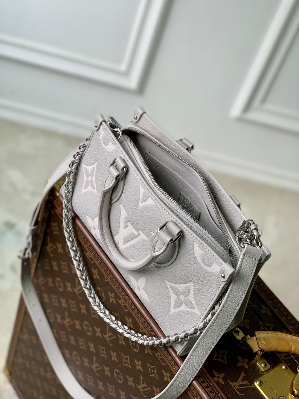 Louis Vuitton Onthego East West