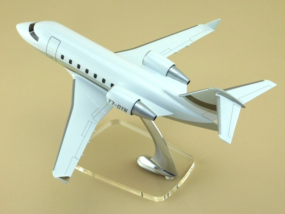 Модель самолета Challenger 604 (М1:72)