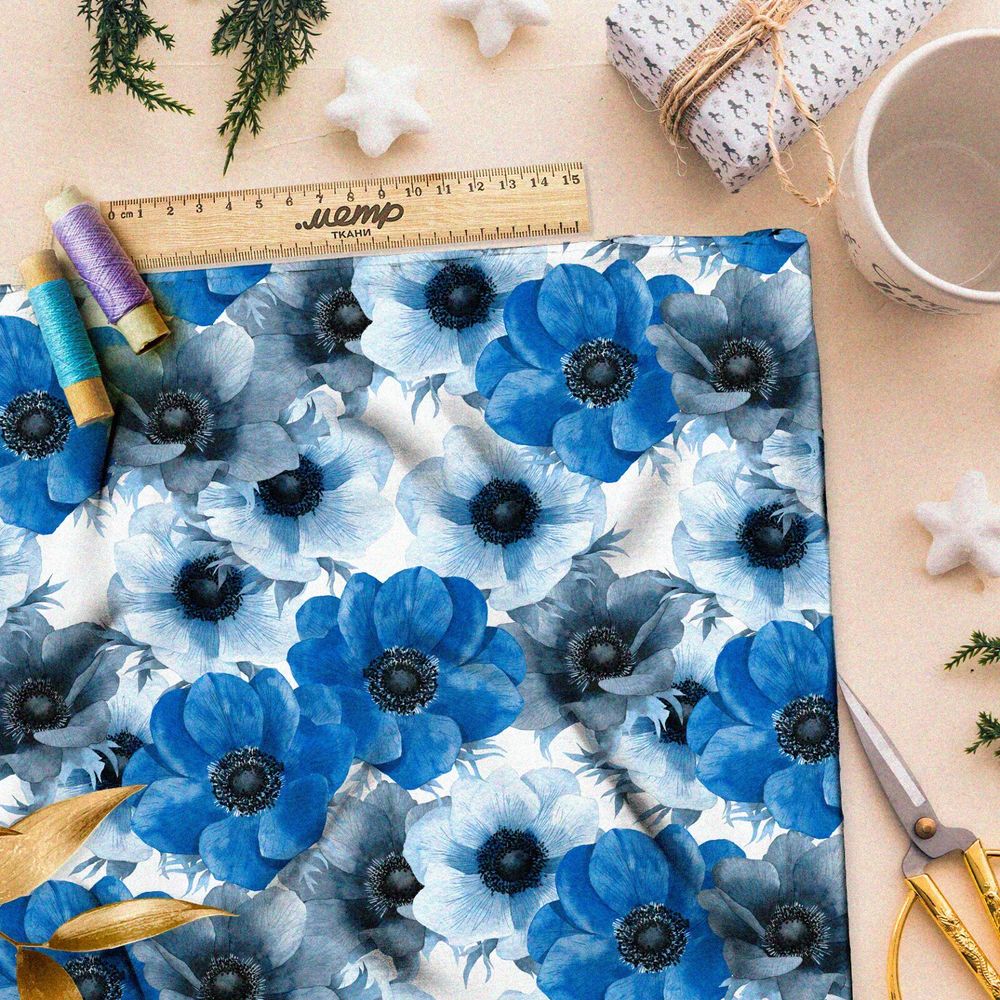 Ткань шифон крупные акварельные петуньи на белом фоне