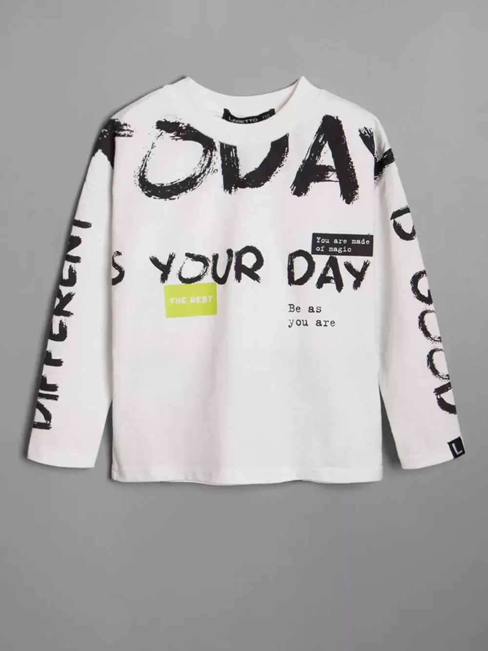 Белый лонгслив оверсайз для мальчика