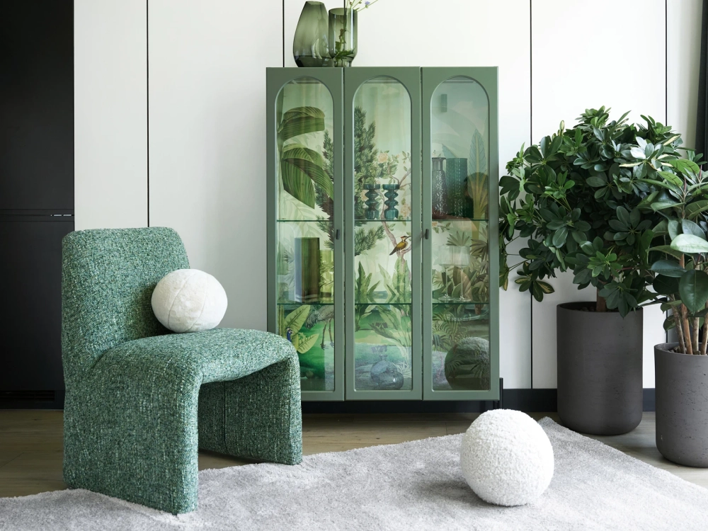 Витрина 3-х дверная Banksy