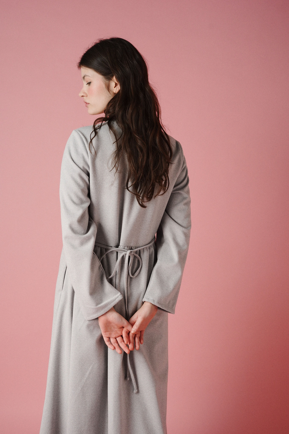 Платье оверсайз из смесовой ткани, светло-серая елочка