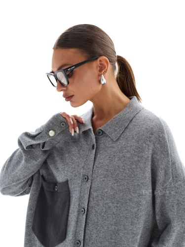 Серая кашемировая рубашка с контрастным карманом