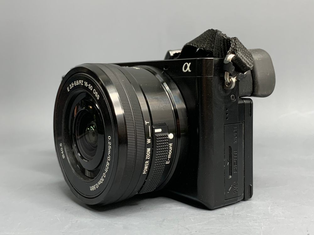 Sony A6100 kit 16-50mm 11.000 кадров