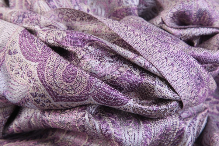 Палантин материал Шелк 100% "Огурцы" цвет бежевый сиреневый с серой полосой 200x65 см.