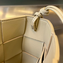 Bottega Veneta Cassette Pouch On Strap 22 cm