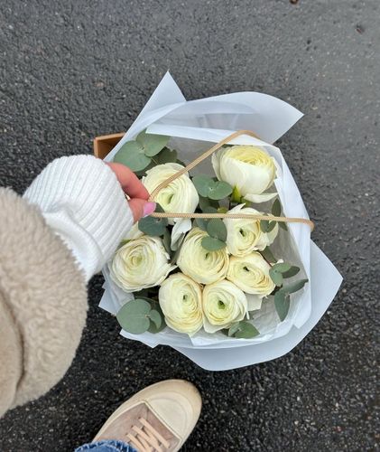 9 Ранункулюсов в стильной упаковке