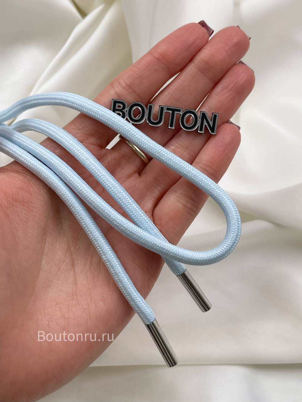 Шнур круглый светло-голубой 1,4 м