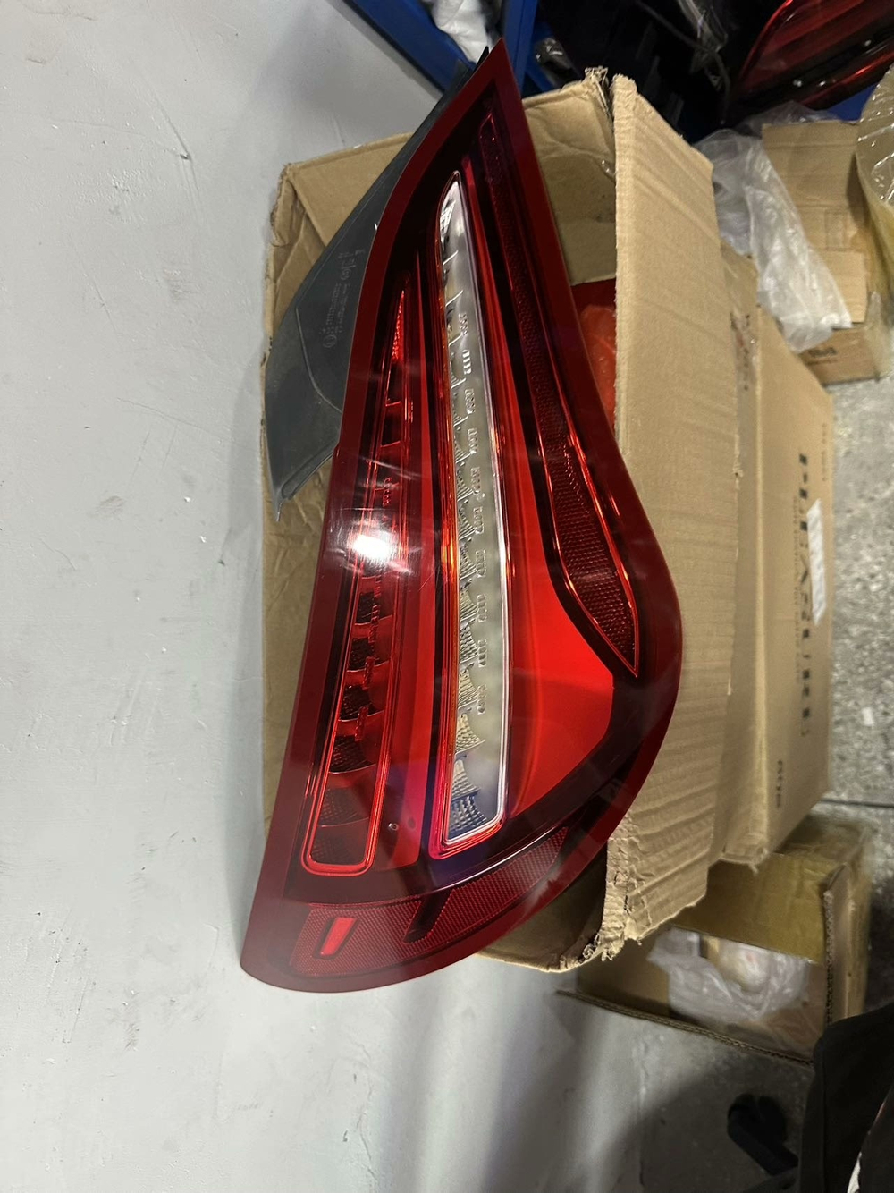 Задние фонари Mercedes-Benz CLA W117 (2017–2019) левый и правый, оригинал