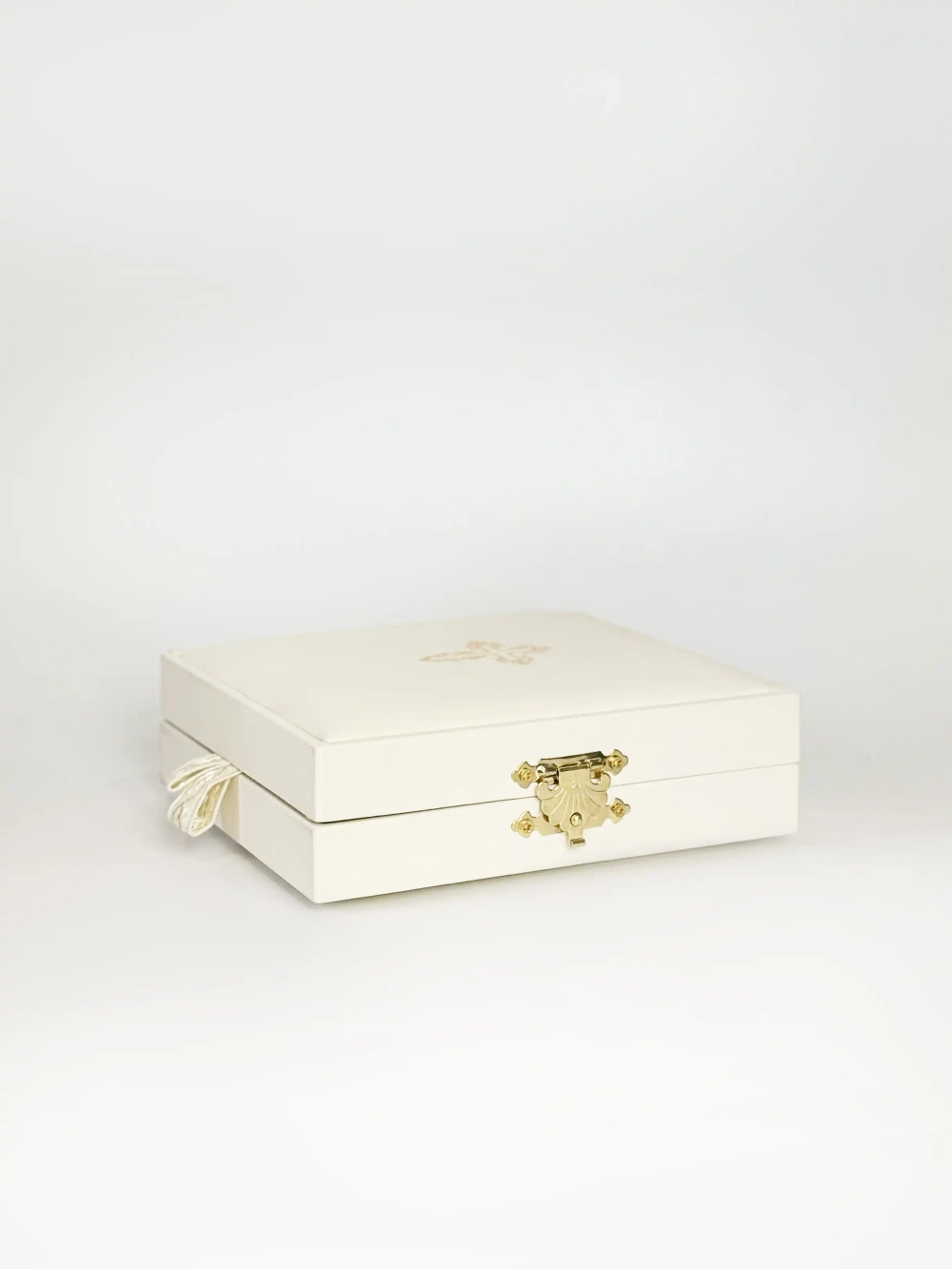 Складень кож.зам., бежевый с тиснением, 155х135х46 мм (Р10х12)