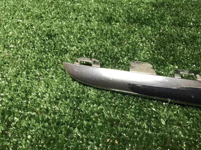 Молдинг решетки радиатора Mercedes C w205 (14-18)