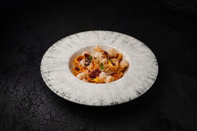 Паста с креветками в сливочно-томатном соусе