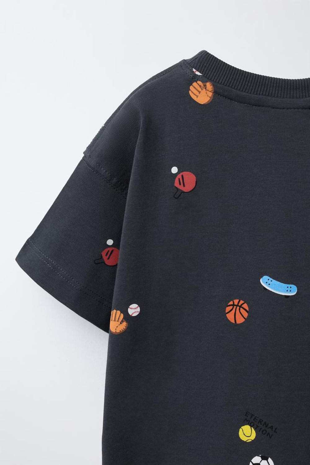 ZARA ФУТБОЛКА С ПРИНТОМ,АНТРАЦИТОВО-СЕРЫЙ