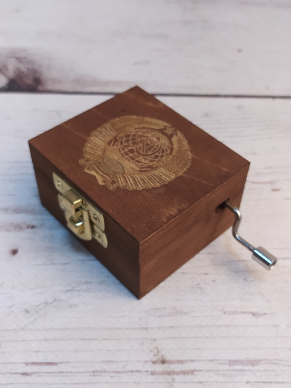 Музыкальная деревянная шкатулка-шарманка из массива СССР гравировка с мелодией Интернационал