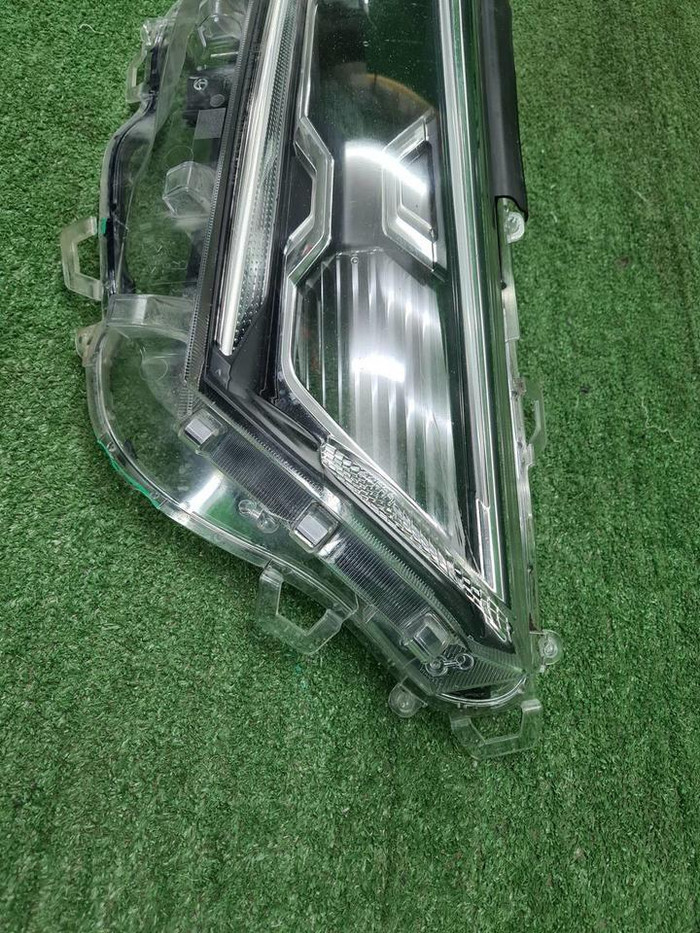 Стекло фары правое Toyota RAV4 5 XA50 (2018-н.в.)