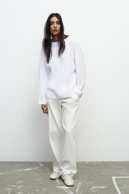 ZARA ХЛОПКОВАЯ ФУТБОЛКА С НАШИВКОЙ, БЕЛЫЙ