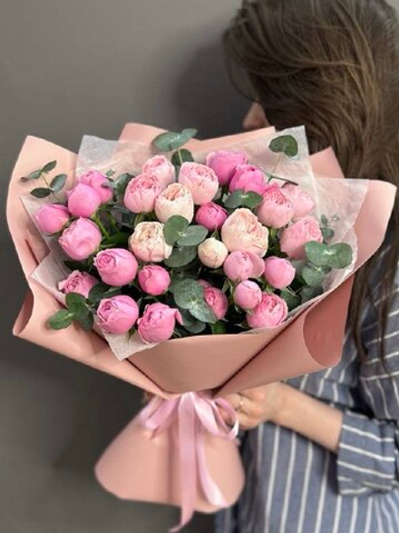 Букет из 7 пионовидных роз "Mansfield Park" и "Силва Пинк"