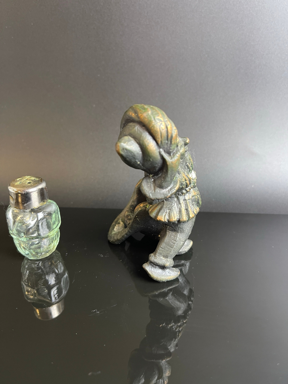 Солонка "Гном" из серии "Белоснежка и семь гномов", металл, СССР, 1970-1990 гг.