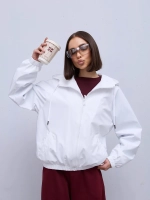 Ветровка с капюшоном