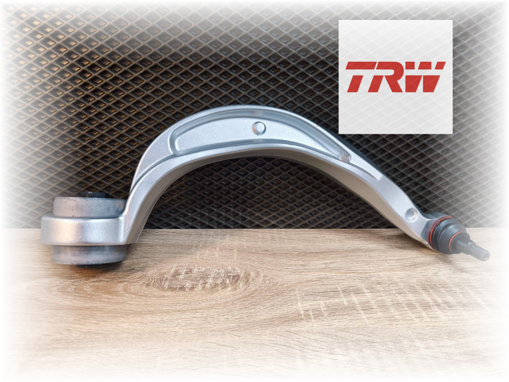 Левый поперечный рычаг передней подвески Audi A6 C7