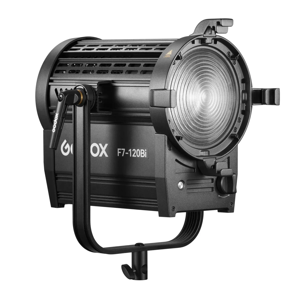 Осветитель светодиодный Godox F7-120Bi K2 с линзой Френеля