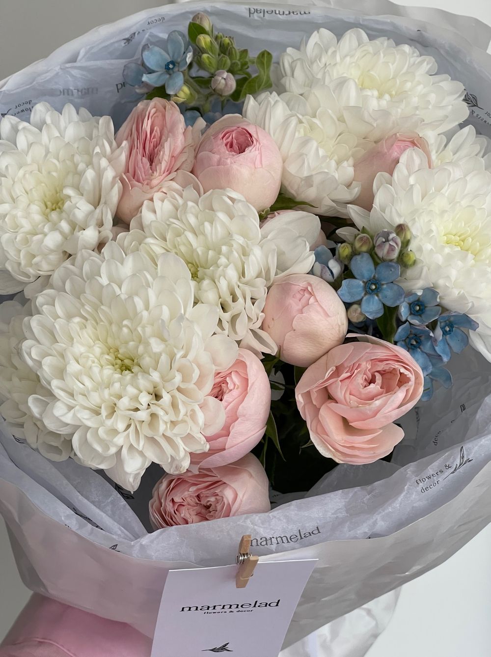 Авторский букет с голубыми незабудками