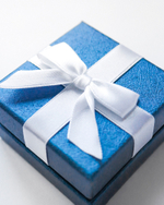 Картонный футляр с бантиком «Наполеон» 60x60x39 мм под кольцо, серьги, подвеску и гарнитур