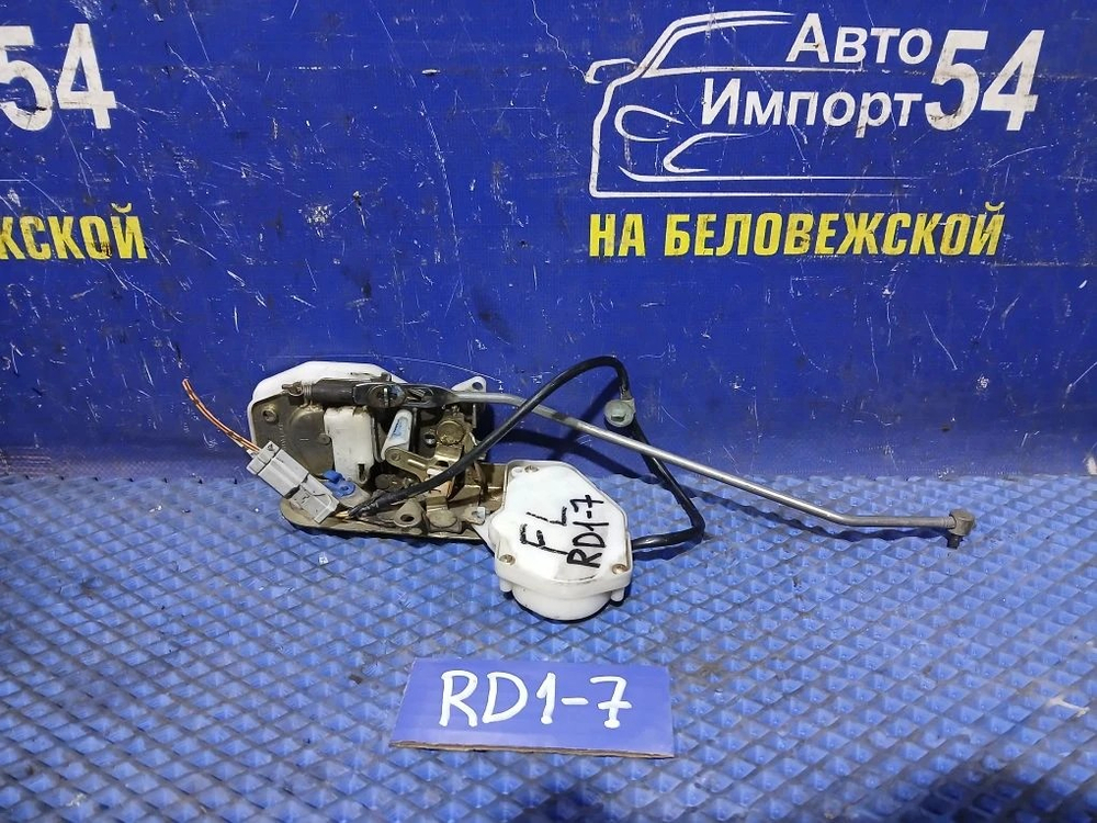 Замок двери передней левой Honda CR-V 1996