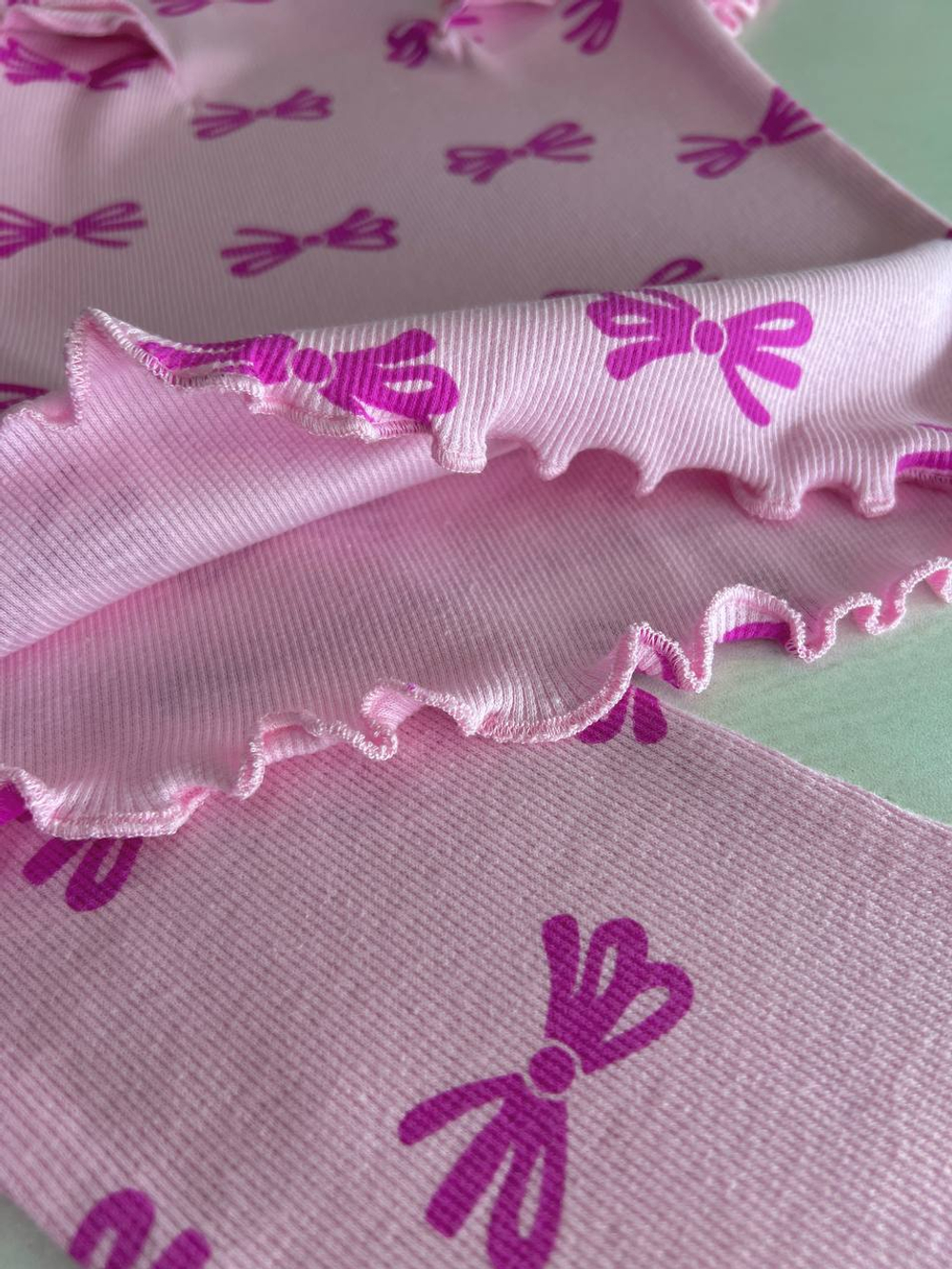 Бордовые бантики - двойка для девочек 2 600 тг./шт. (оптом - цена за 5 размеров)