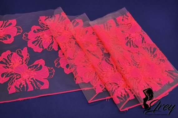 05-97 Вышивка на неэл. сетке 27 см, кофе с молоком/неоновый розовый