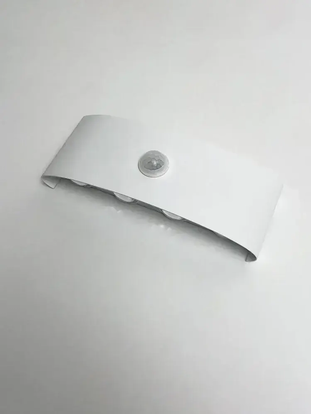 Светильник бра настенный светодиодный уличный с датчиком движения и датчиком освещенности 220в OutFrame 3000K, 8Вт, белый